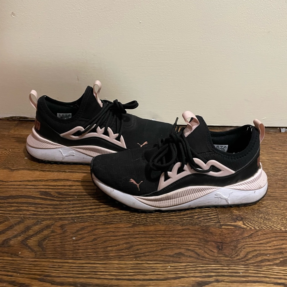 WOMEN'S PUMA PACER FUTURE ALLURE SNEAKERS